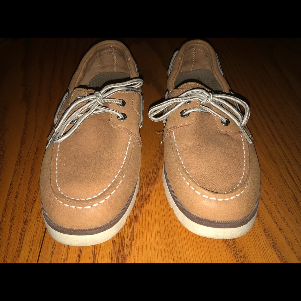 Boys size 4.5 Sperry boat shoes
